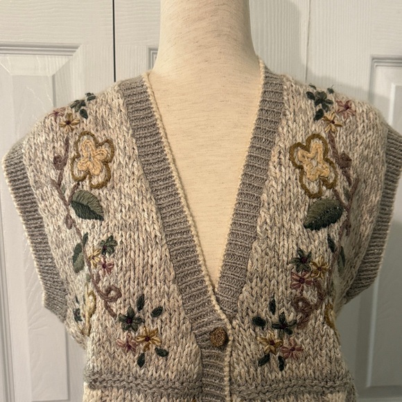 Vintage Margules embroidered sweater vest from the 1980s or 1990s Sz M - Picture 3 of 8